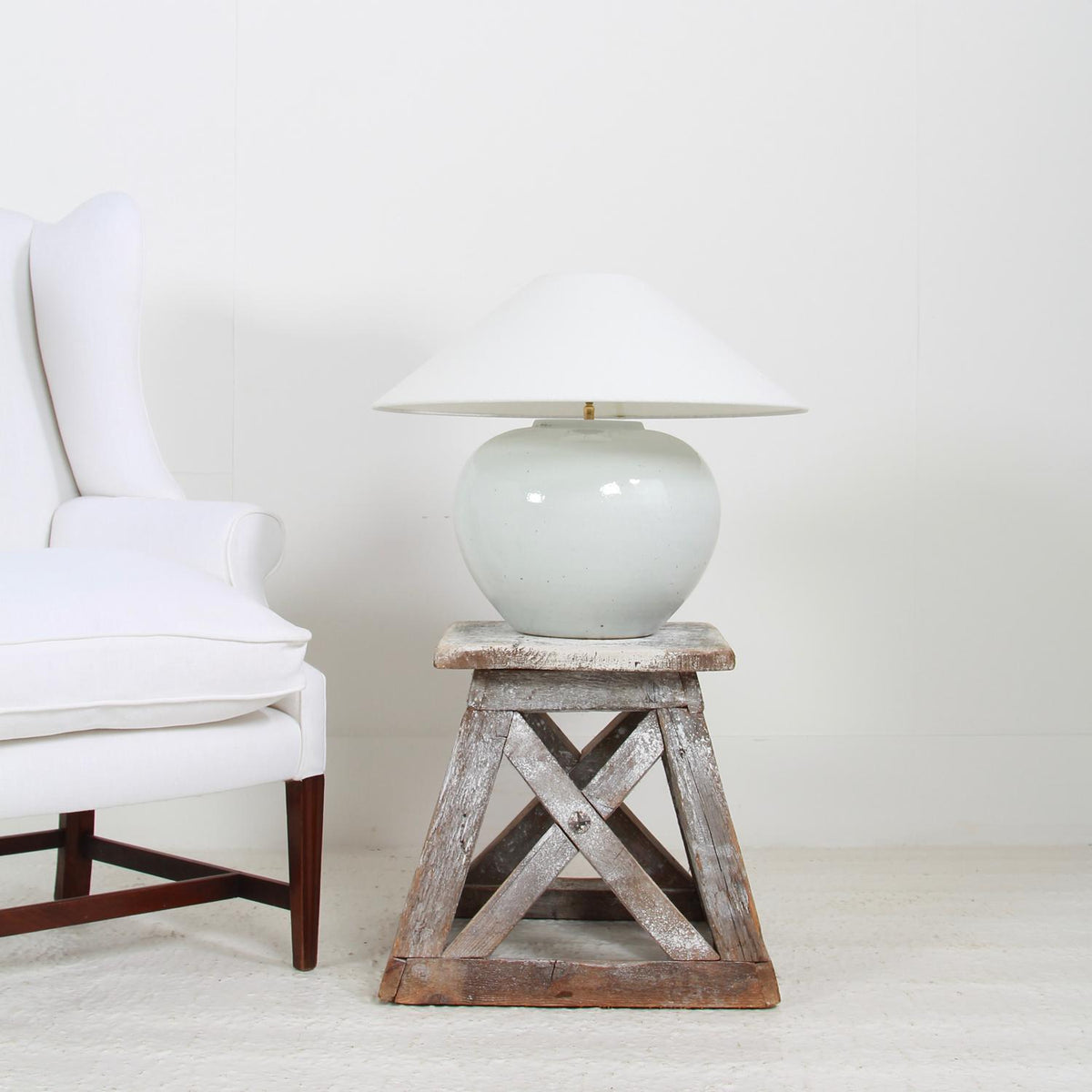 CONTEMPORARY WHITE GLAZED CERAMIC POT LAMP WITH LINEN SHADE