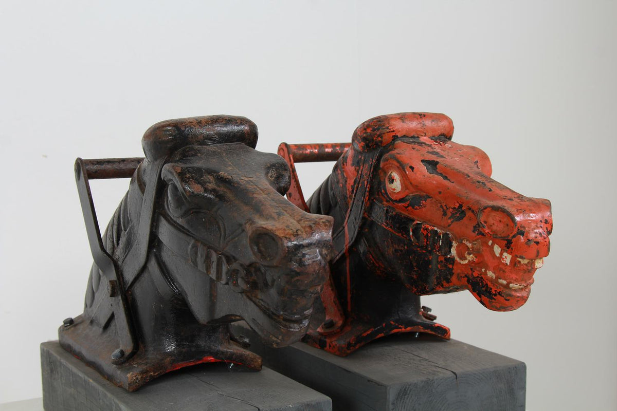 EXCEPTIONAL ARCHITECTURAL CAST IRON  BLACK HORSES HEAD
