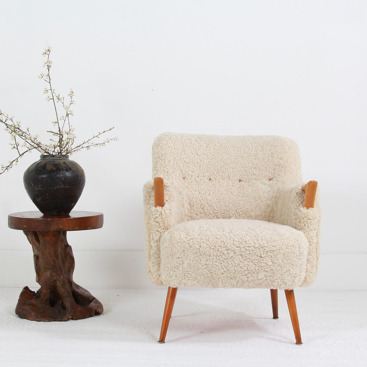 Danish Mid-Century Sculptural Lounge Chair in Natural Sheepskin