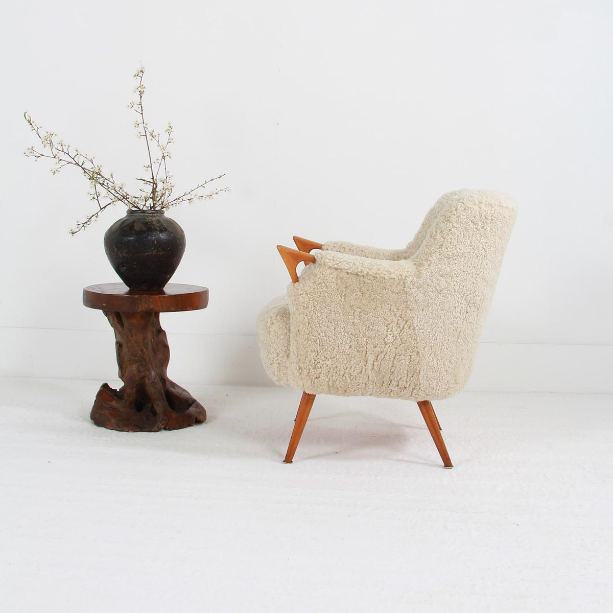 Danish Mid-Century Sculptural Lounge Chair in Natural Sheepskin