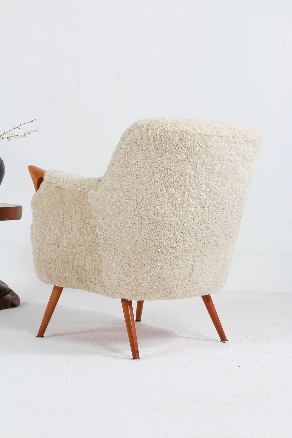 Danish Mid-Century Sculptural Lounge Chair in Natural Sheepskin