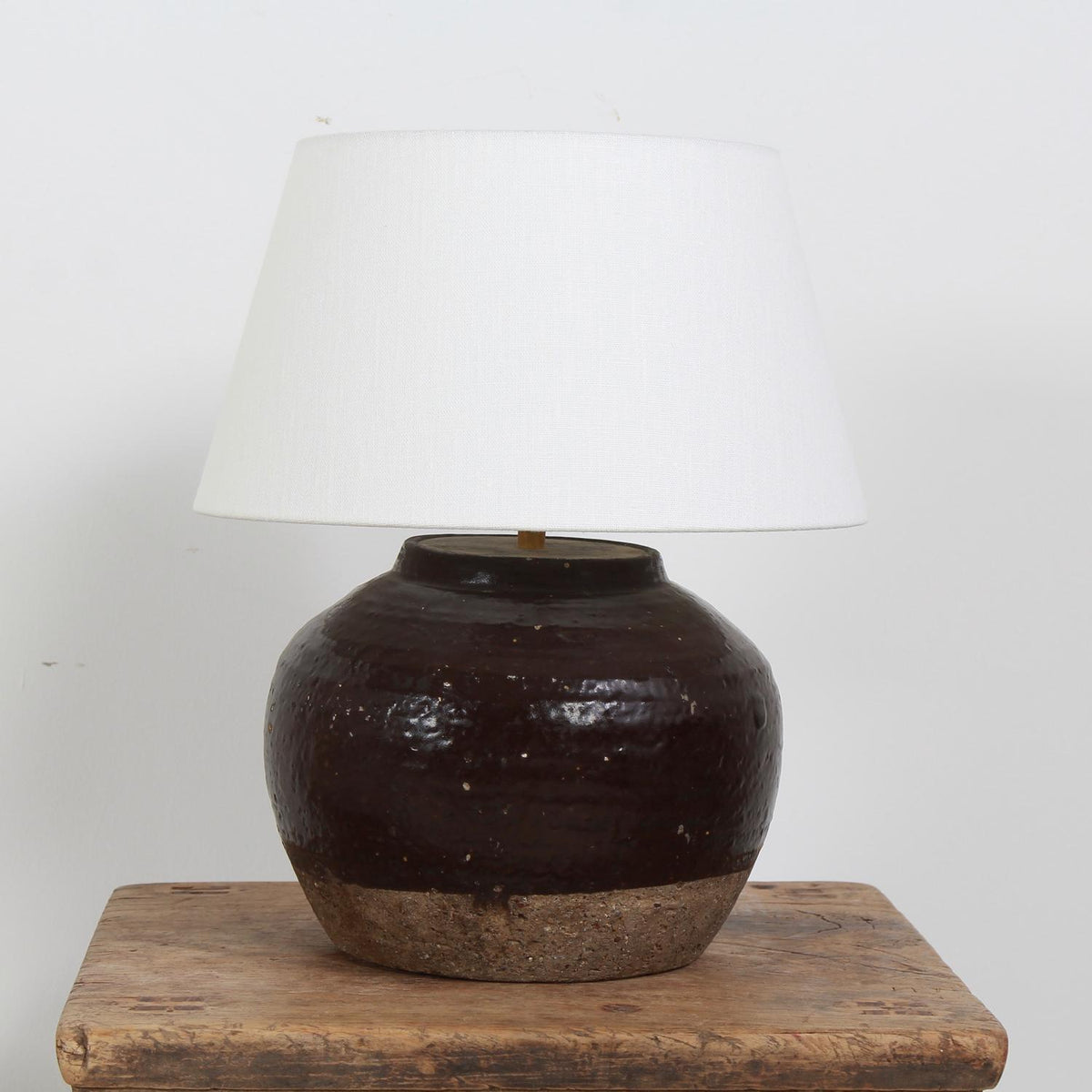 CHARMING  ANTIQUE CHINESE STORAGE JAR  TABLE LAMP & SHADE