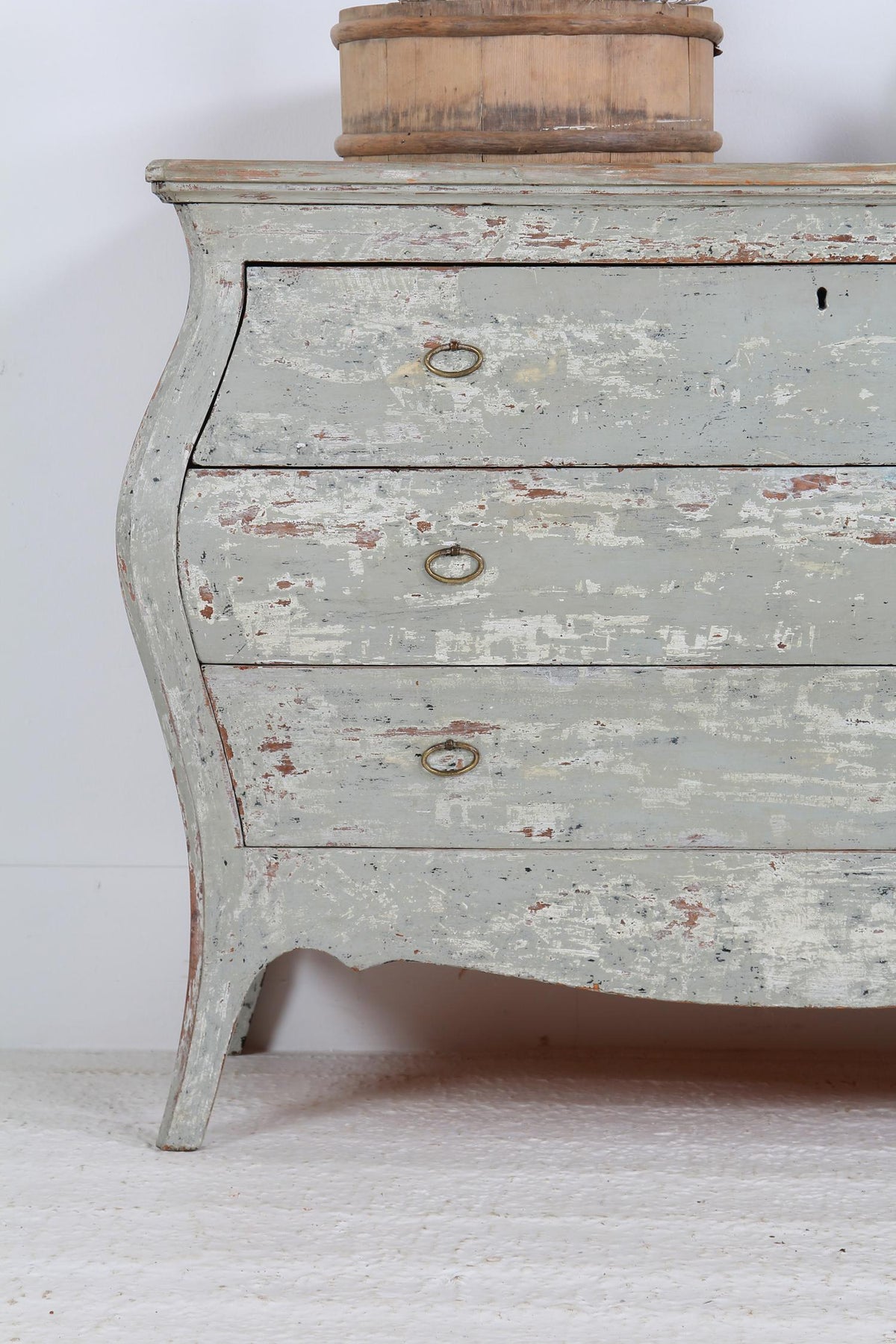 IMPRESSIVE CURVACEOUS  FRENCH  20THC COMMODE