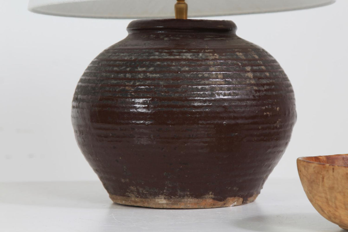 Charming  CHINESE STORAGE JAR Table LAMP WITH Drum LINEN SHADE