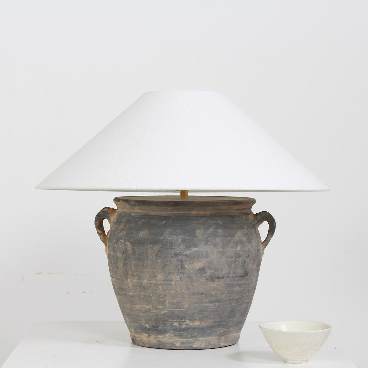 AUTHENTIC CHINESE POTTERY TABLE  LAMP WITH WHITE LINEN EMPIRE SHADE