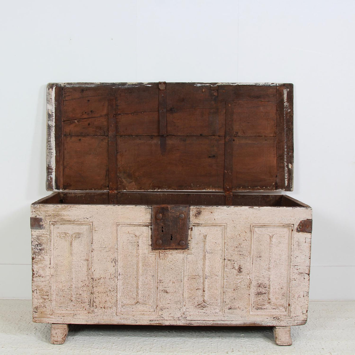 ANCIENT LIMED OAK ENGLISH 16THC COFFER/TRUNK