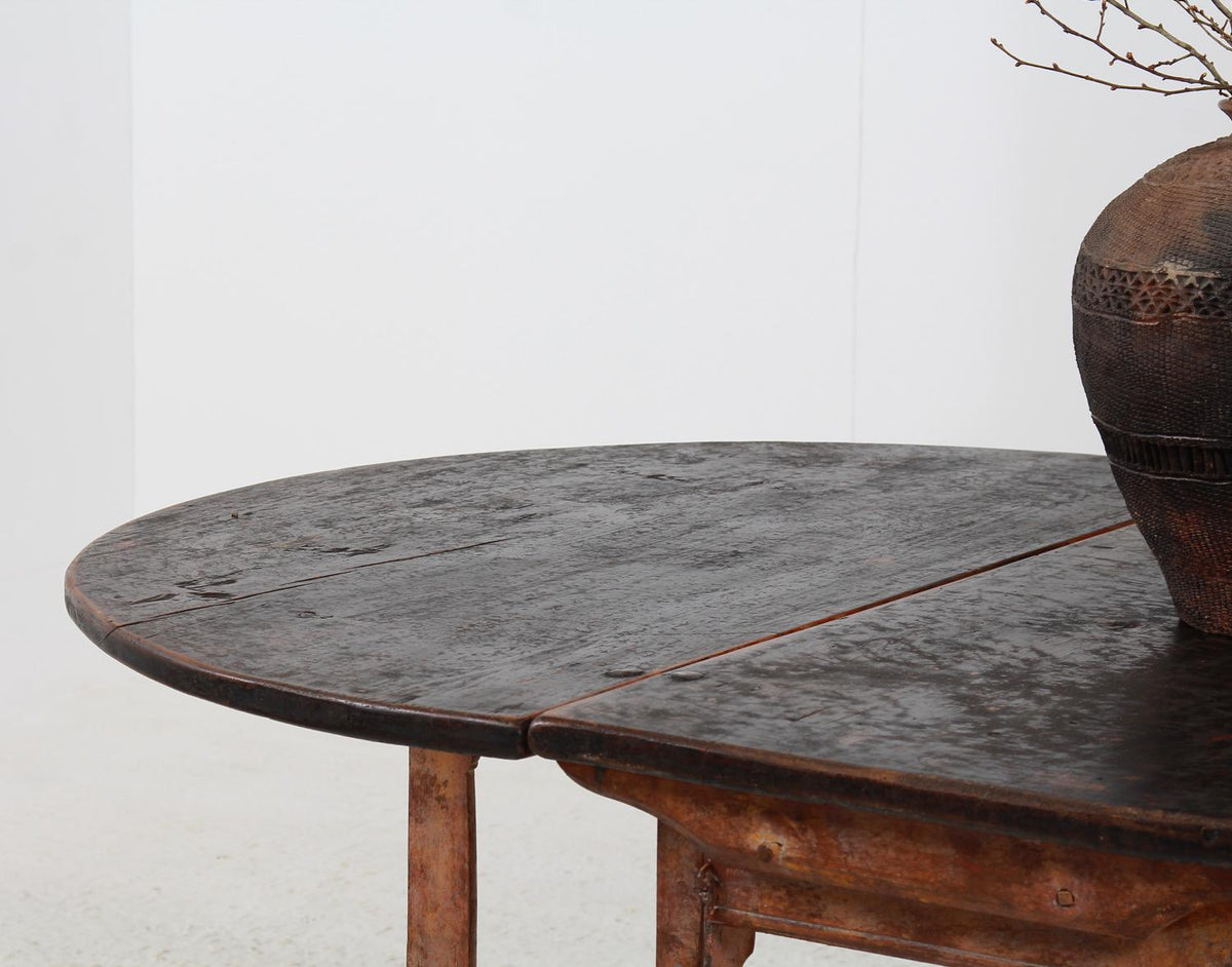 Sublime Swedish Baroque 18thC Oval-Shaped Gateleg Table