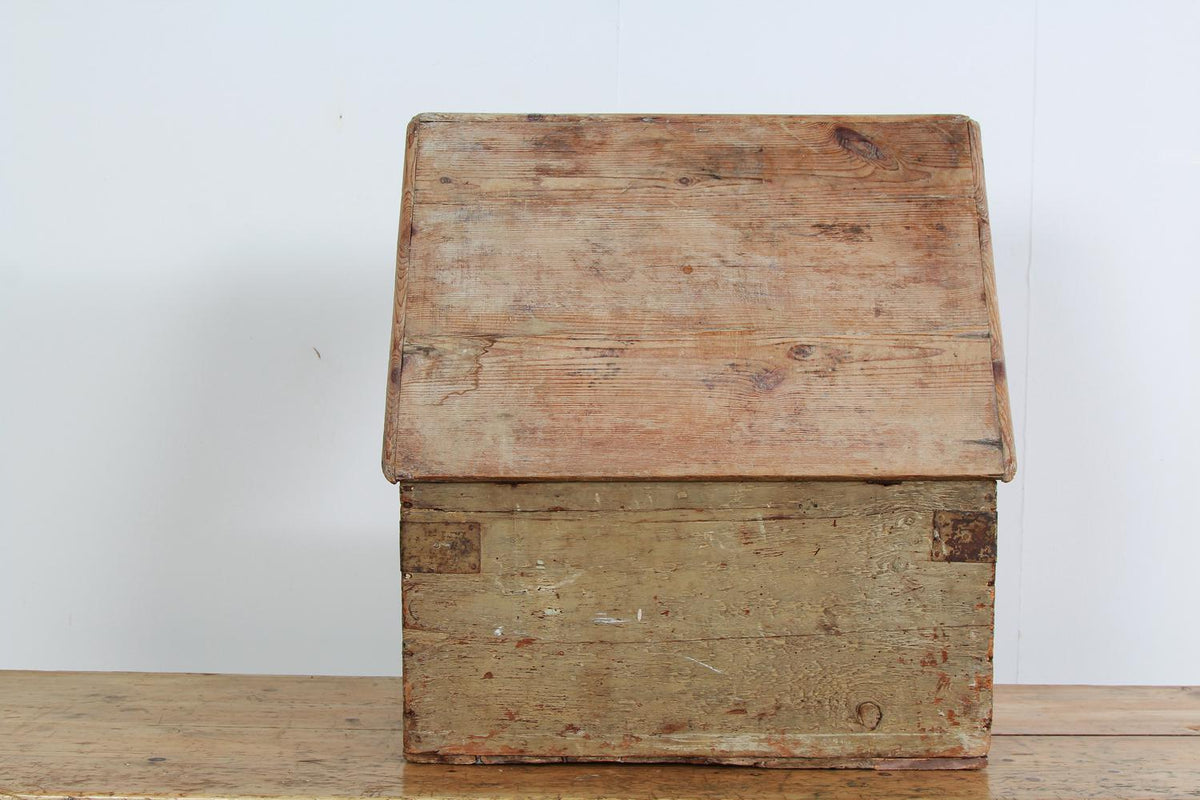 English Early 19th Century Painted Pine Laundry Box