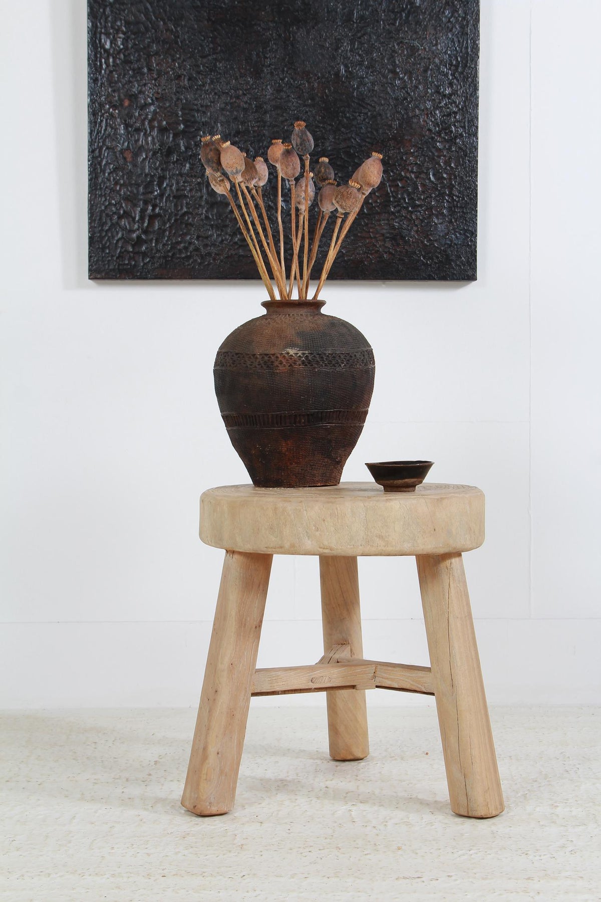 Unique Round Rustic Natural Elm Side/Lamp Table