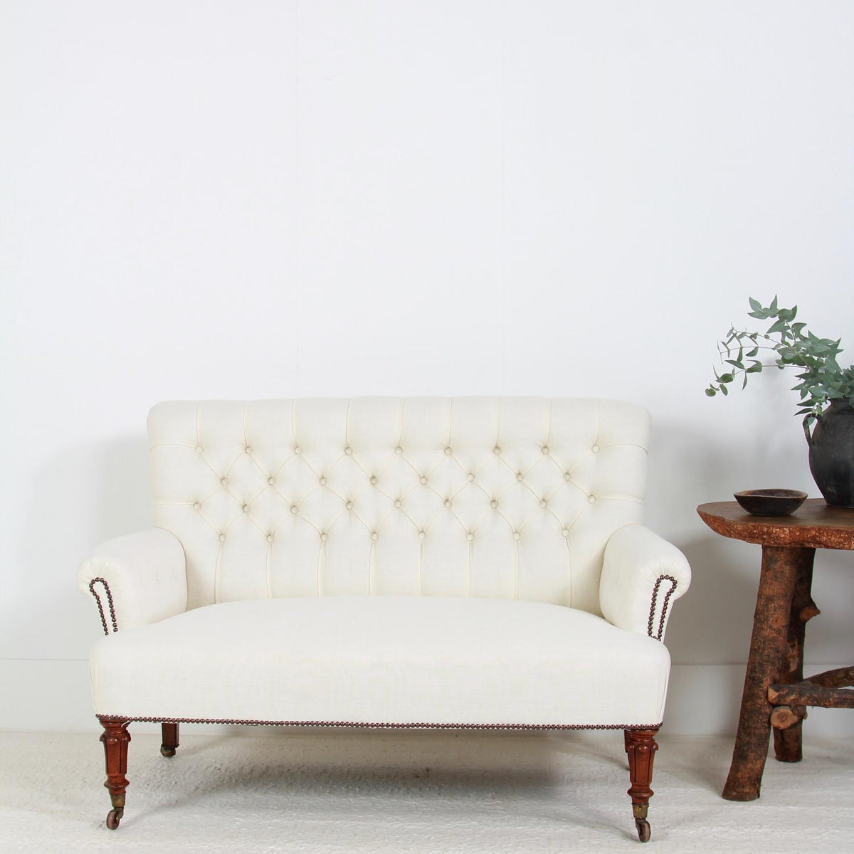 English Mid 19th Century Button Back Sofa in Linen