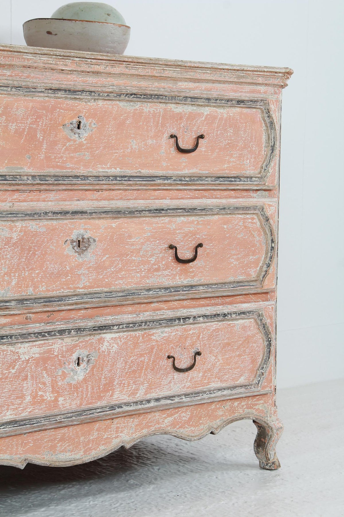 French 19th Century Louis XV Chest of Drawers in Blush Pink Patina