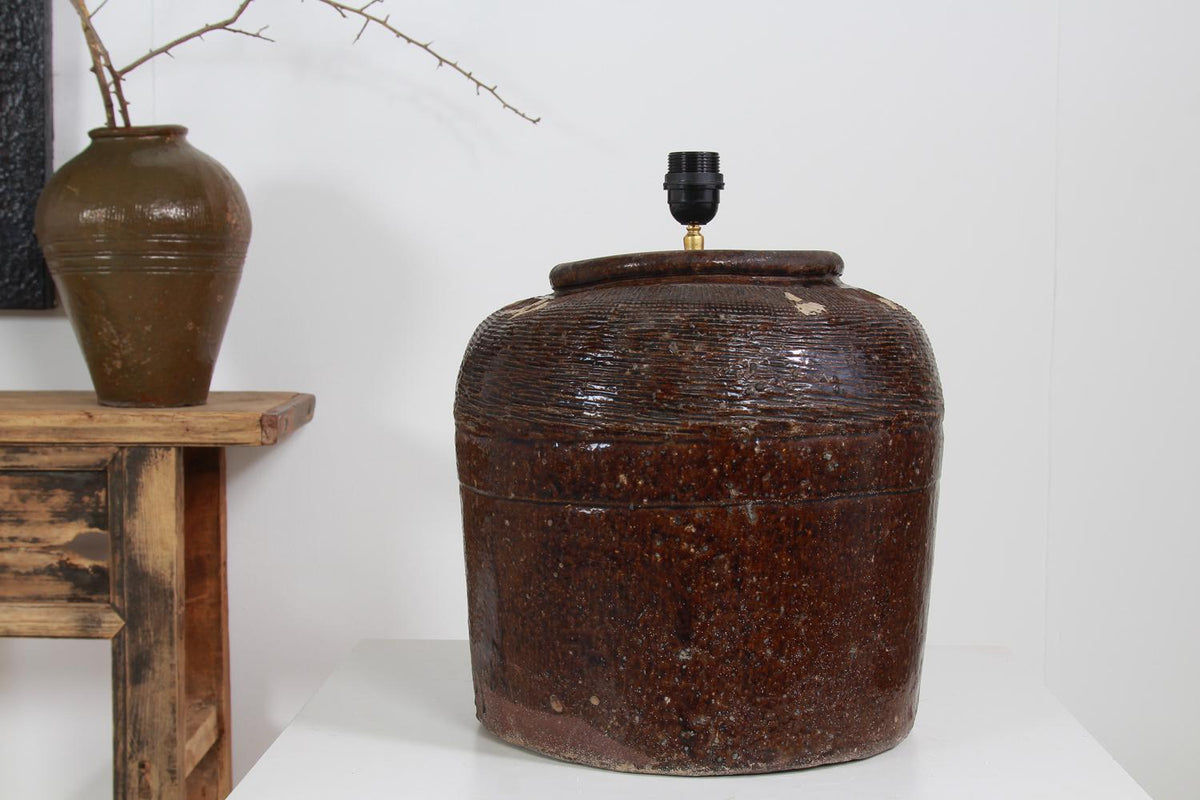 AUTHENTIC XL 19THC CHINESE STORAGE WINE JAR LAMP WITH Natural linen SHADE