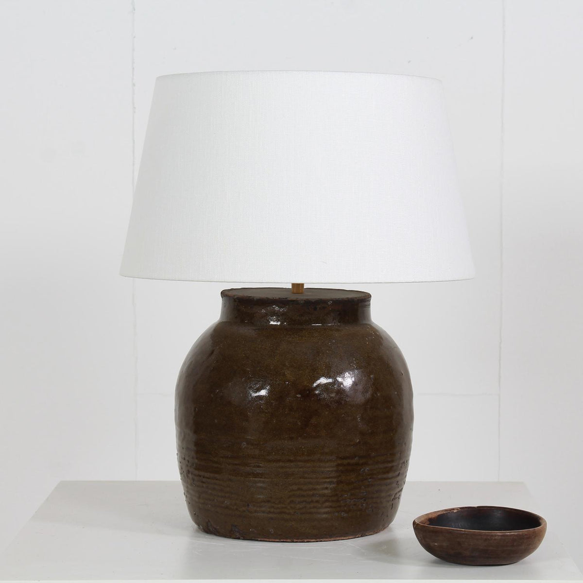 UNIQUE ANTIQUE BROWN GLAZED CERAMIC TABLE LAMP WITH White  LINEN SHADE