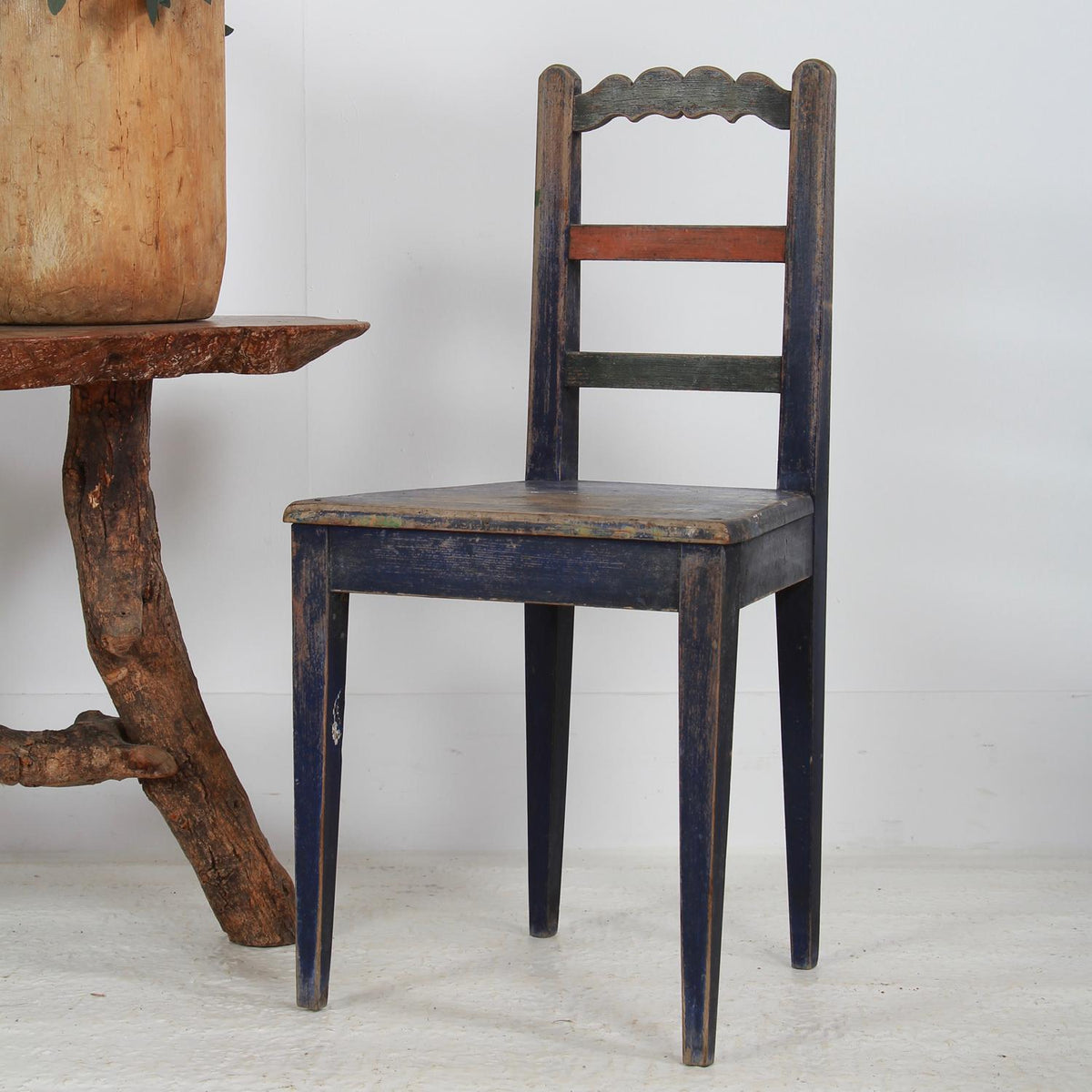 CHARMING SWEDISH COUNTRY CHAIR IN ORIGINAL BLUE PAINT