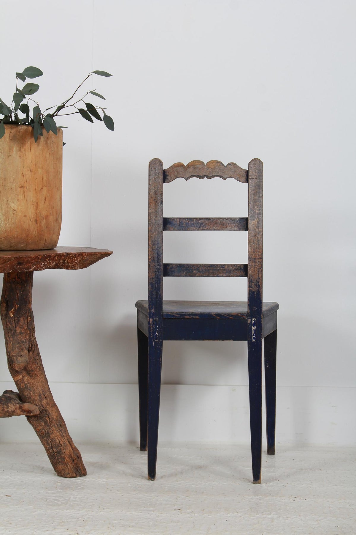 CHARMING SWEDISH COUNTRY CHAIR IN ORIGINAL BLUE PAINT