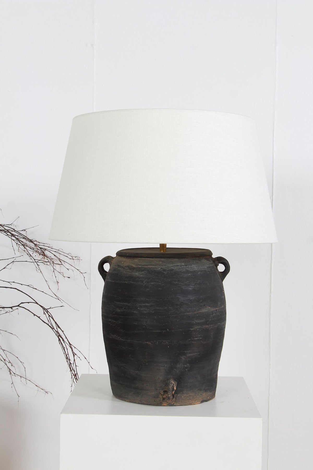 AUTHENTIC CHINESE TABLE LAMP WITH BELGIAN WHITE LINEN SHADE