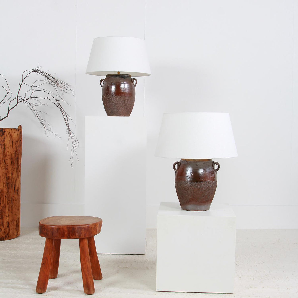 AUTHENTIC NEAR PAIR OF BROWN GLAZED OIL POT TABLE LAMPS WITH WHITE LINEN DRUM SHADES