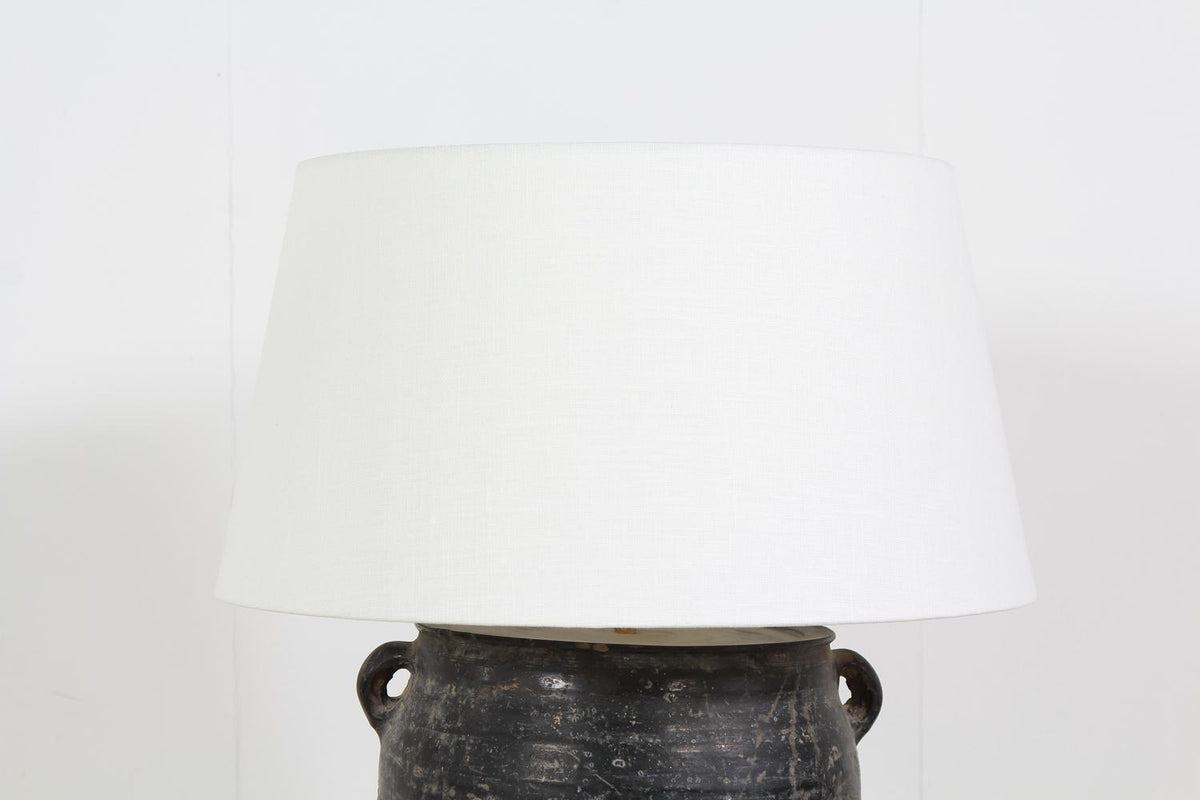 STYLISH BLACK POTTERY LAMP WITH WHITE LINEN DRUM SHADE Anton & K