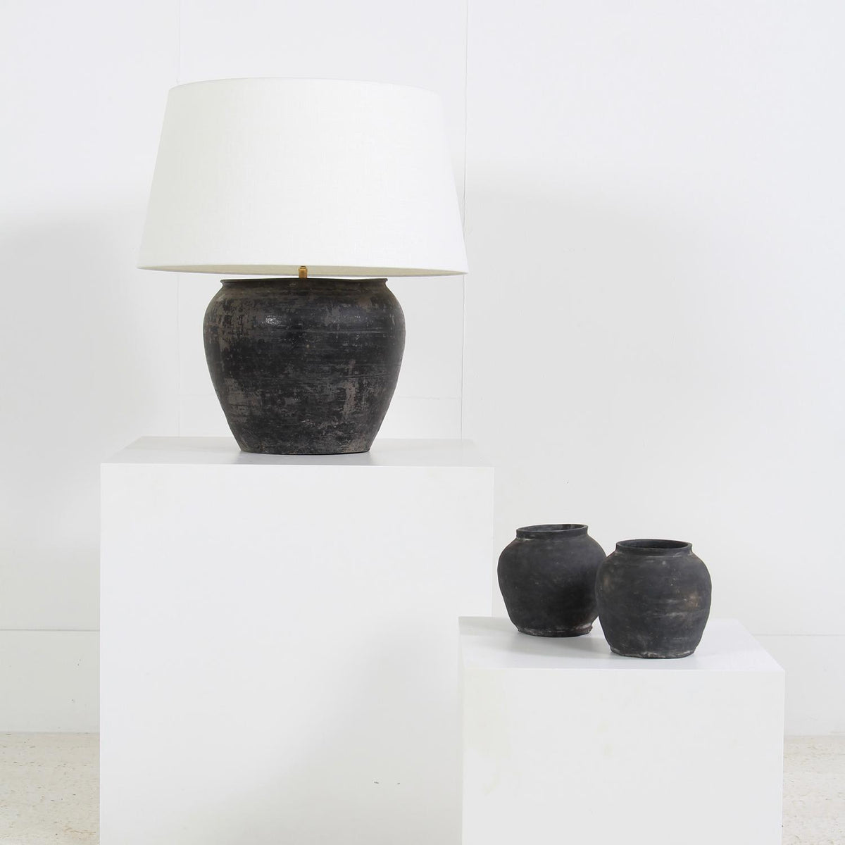 XL BLACK POTTERY LAMP WITH WHITE  LINEN DRUM SHADE