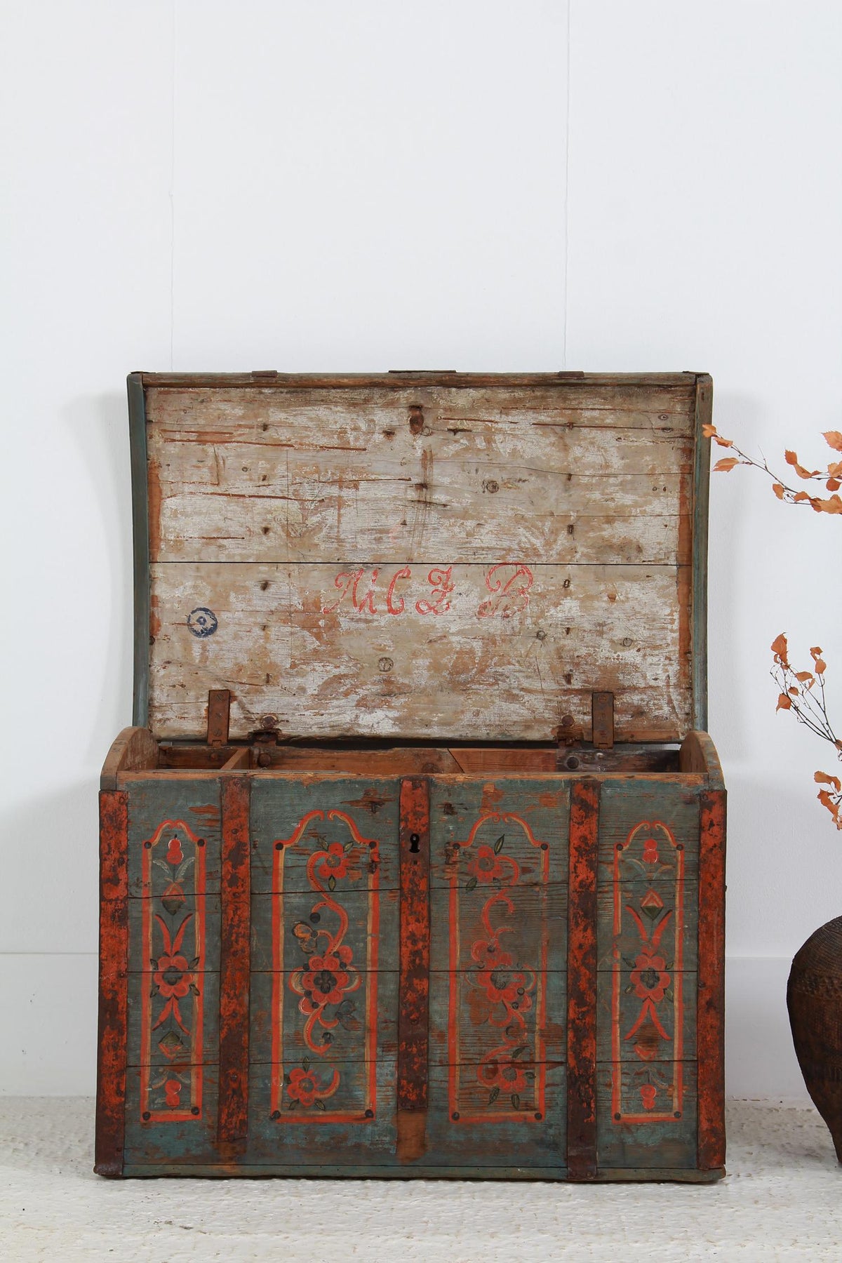 Rare 18thC Swedish Dome Trunk with Superb  Paintwork