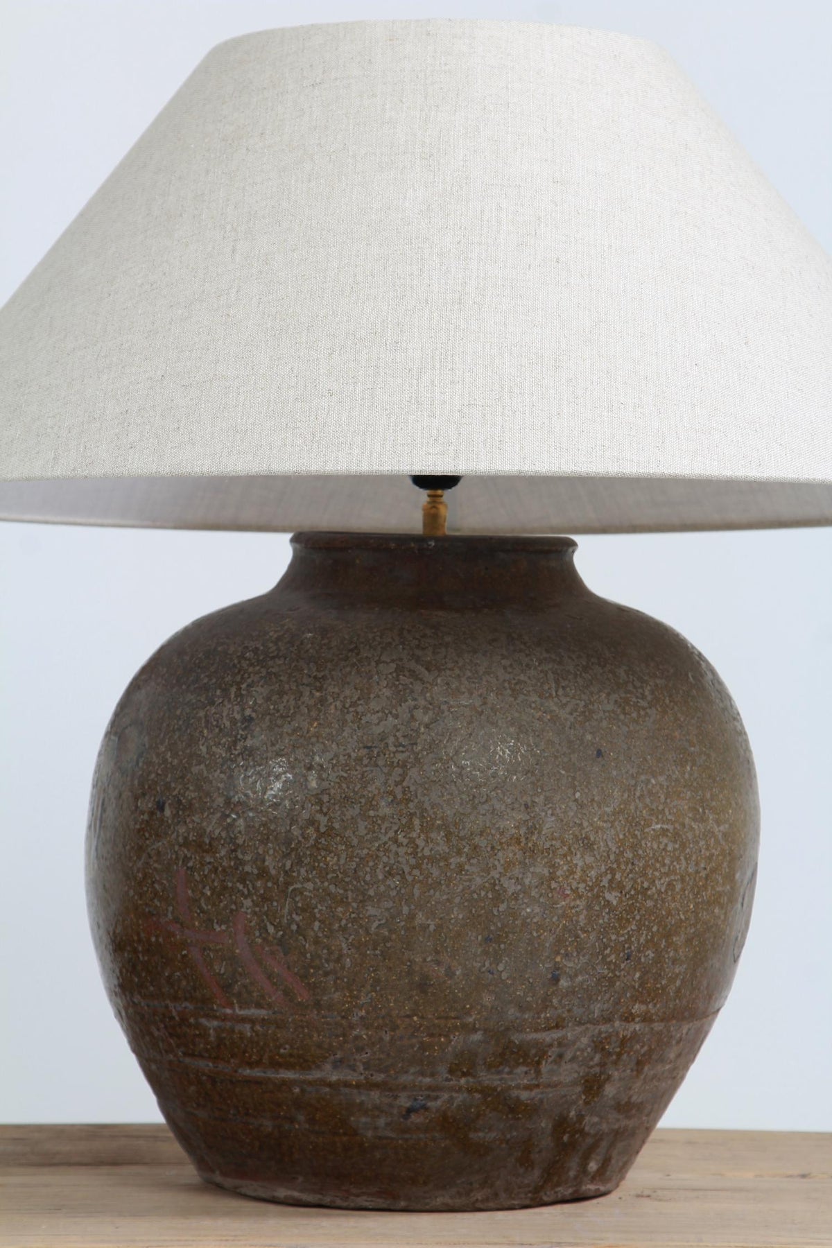 SUBLIME ANTIQUE STORAGE WINE JAR TABLE LAMP WITH NATURAL LINEN SHADE